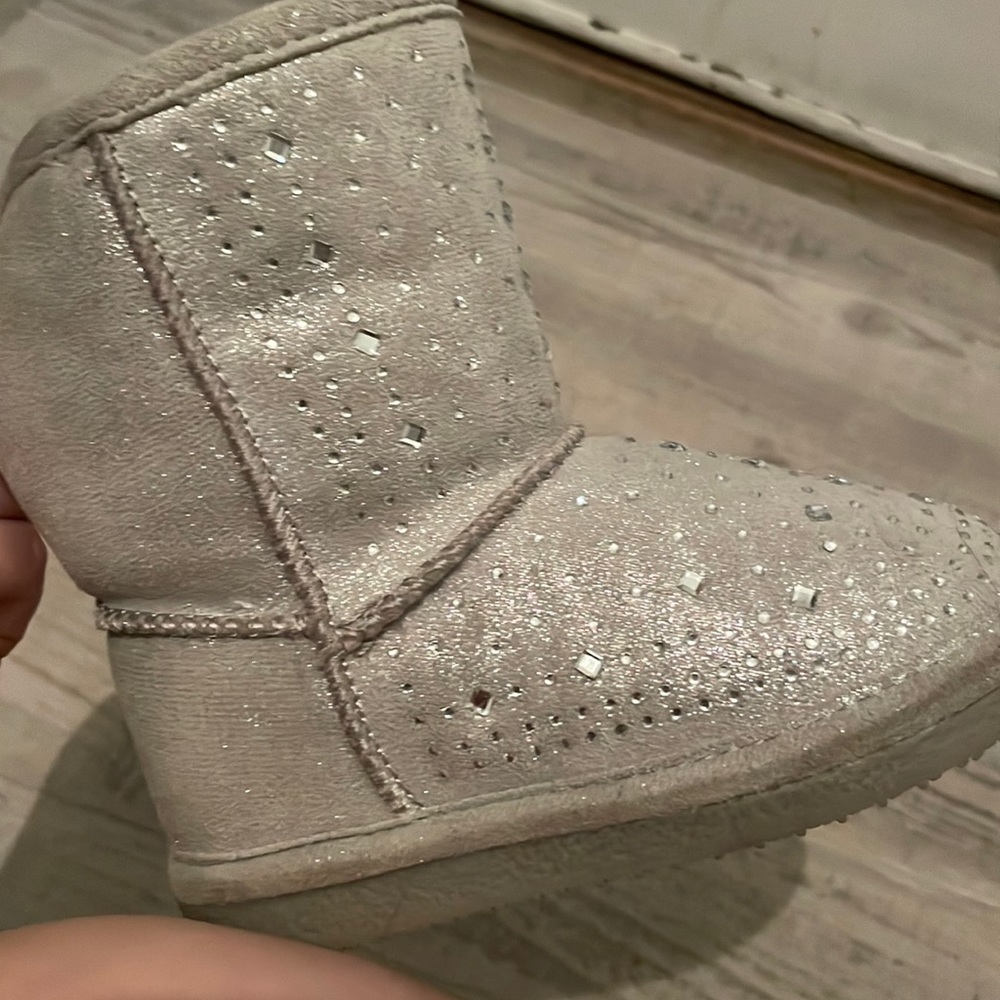 6M "lil comfy gems" baby boots!
